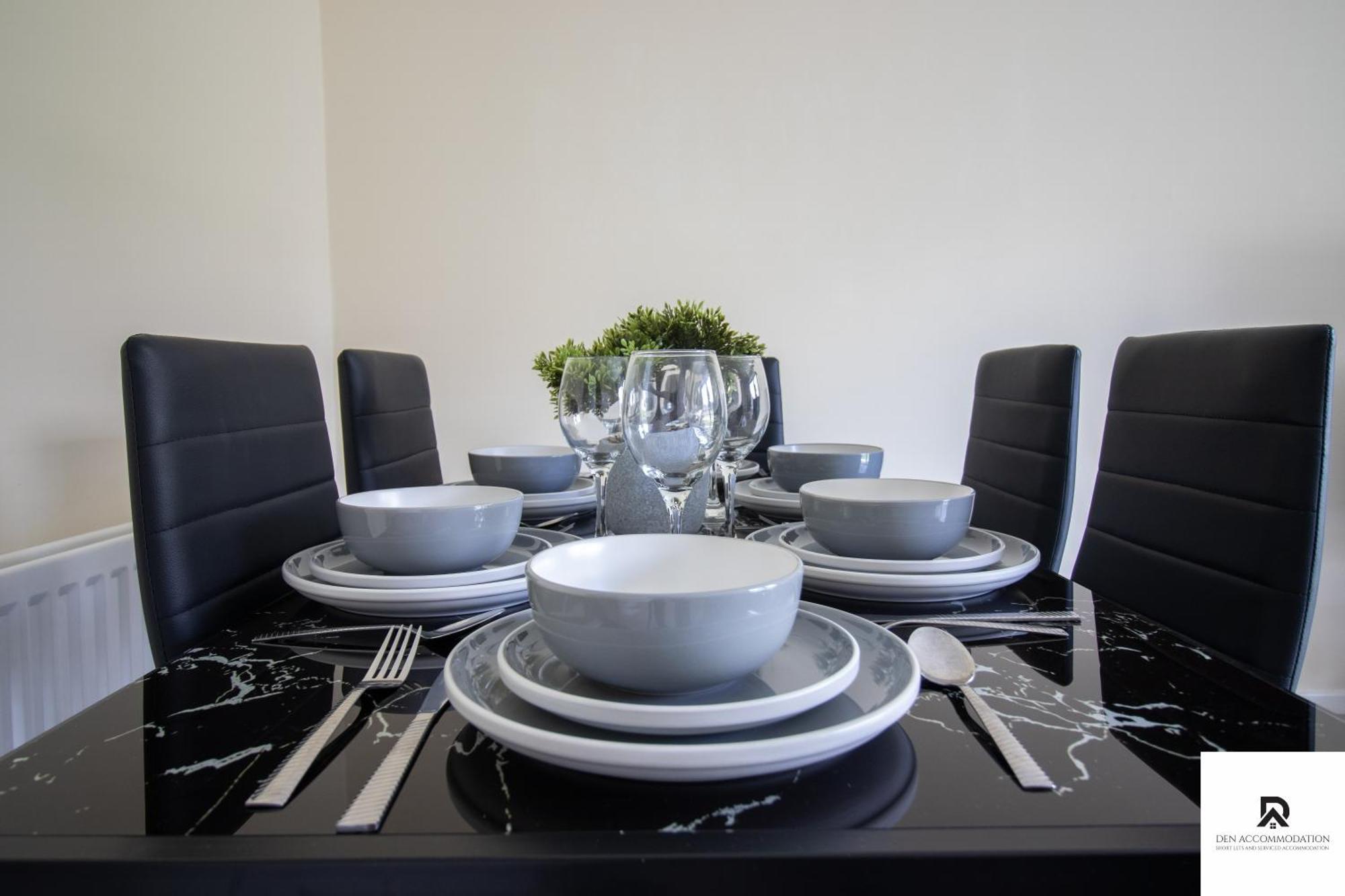 Newly Launched Two Bedroom House By Den Accommodation Short Lets & Serviced Accommodation With Garden لندن المظهر الخارجي الصورة