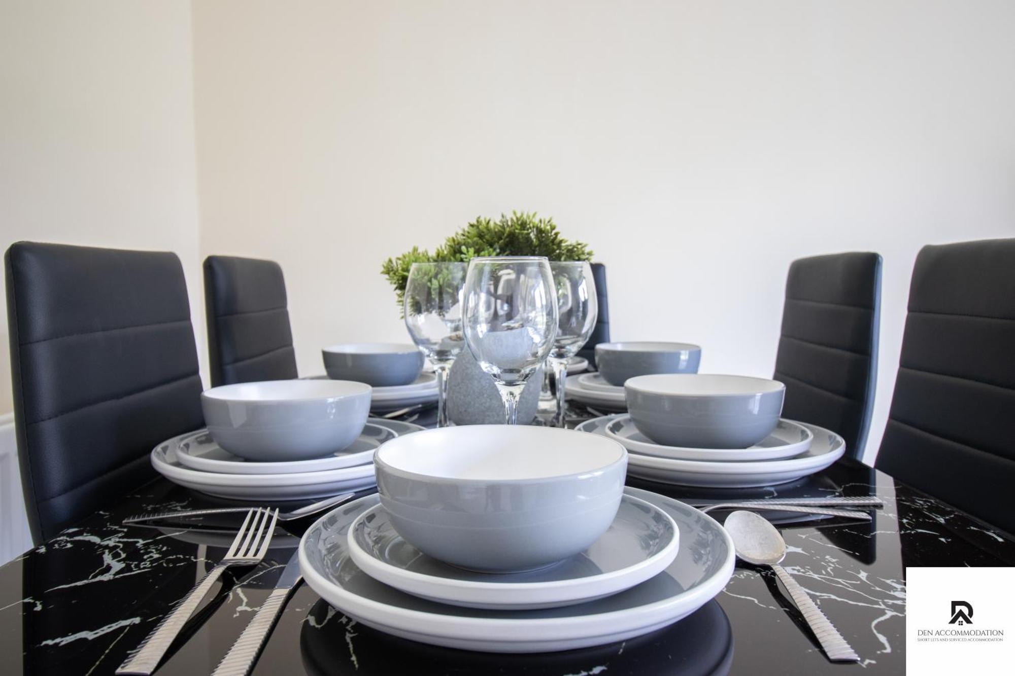 Newly Launched Two Bedroom House By Den Accommodation Short Lets & Serviced Accommodation With Garden لندن المظهر الخارجي الصورة